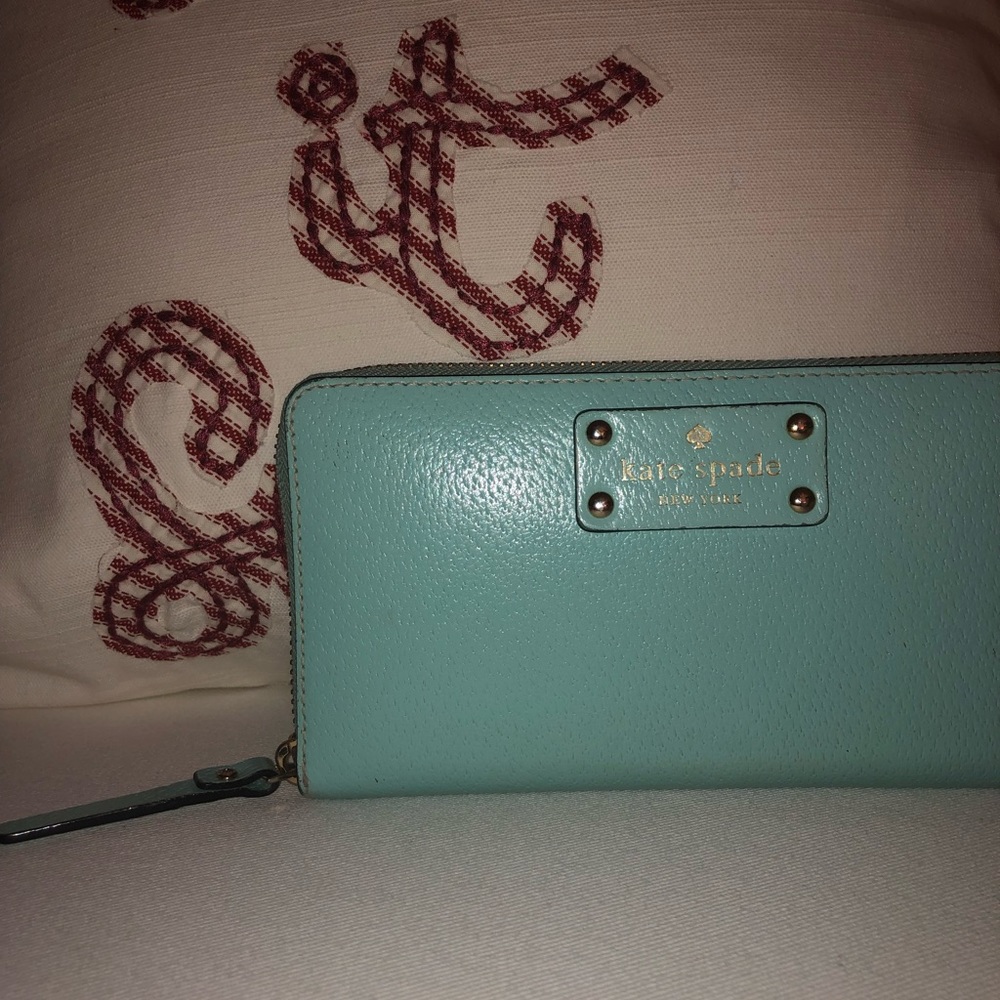 adorable Kate spade wallet